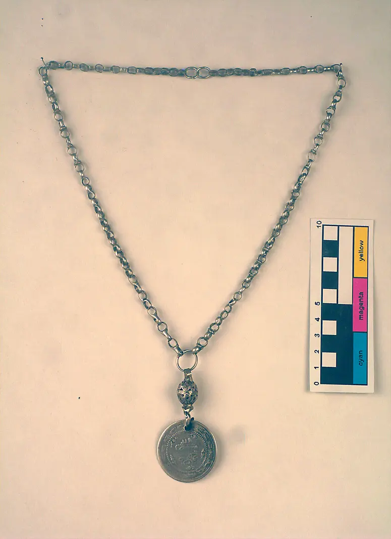 Kette mit Münze