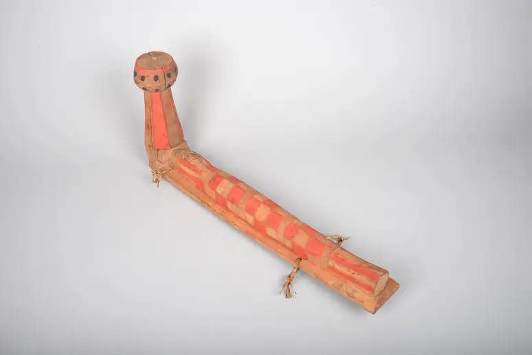 Holzmodell eines Grabes