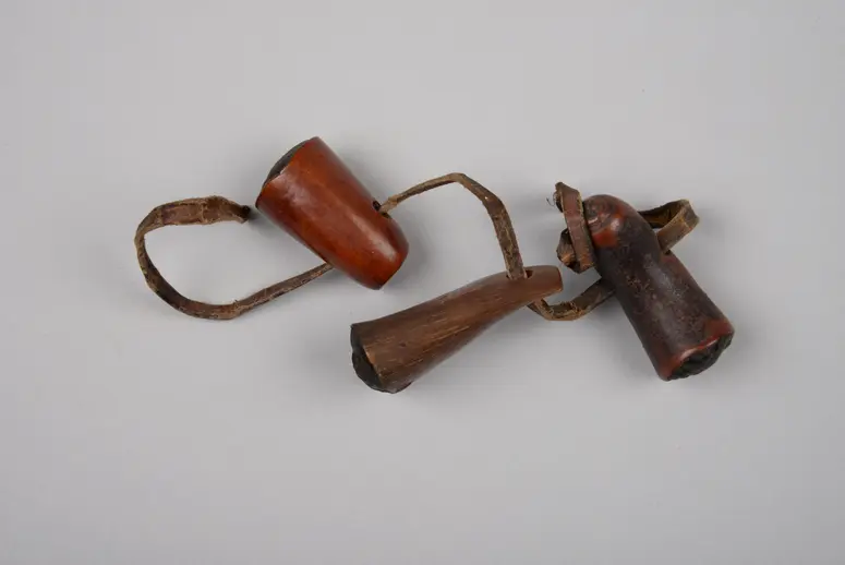 Amulett (gemeinsam mit Amuletten 40.830 und 40.831)