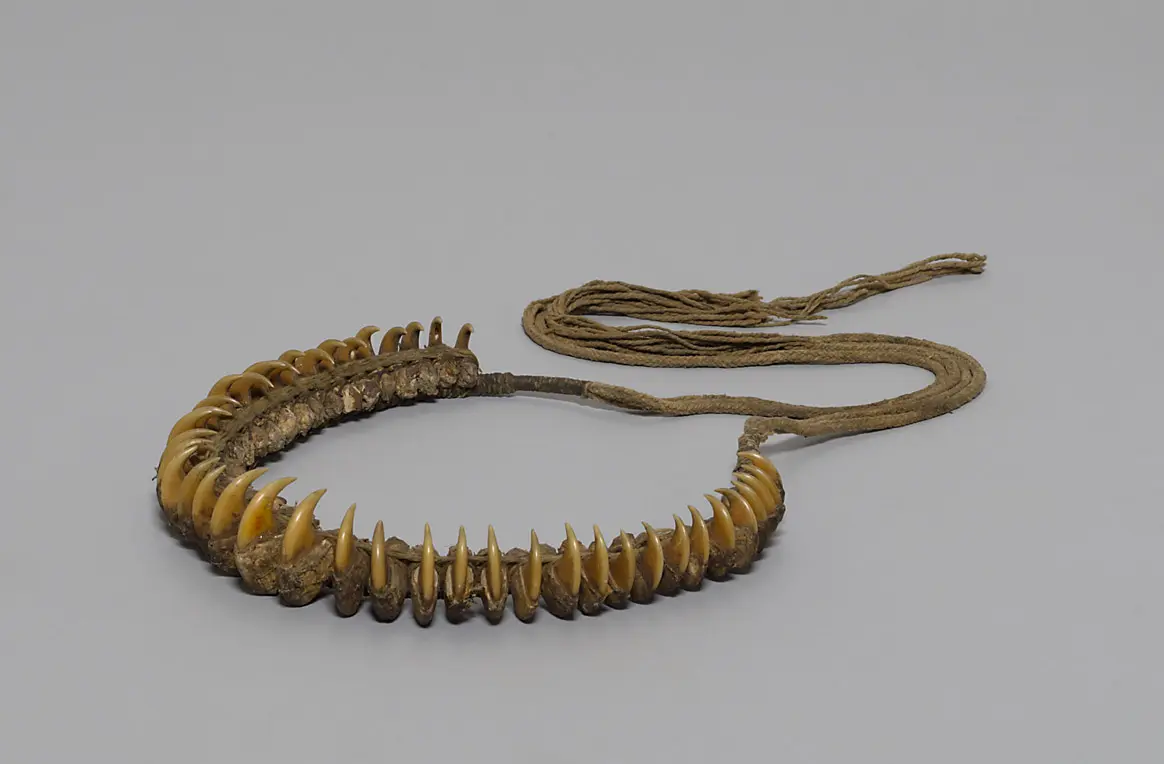 Stirnschmuck