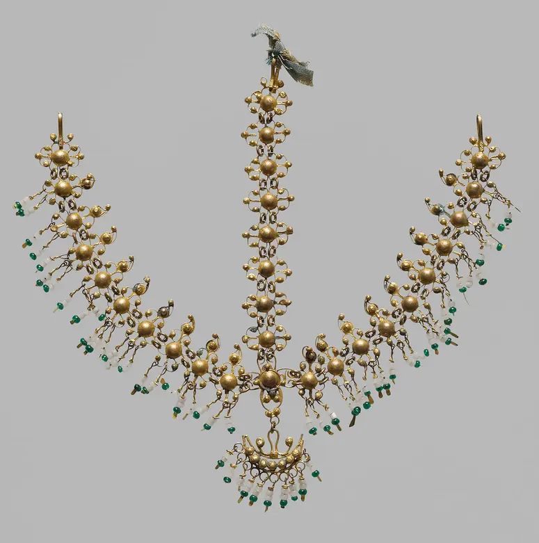 Stirnschmuck