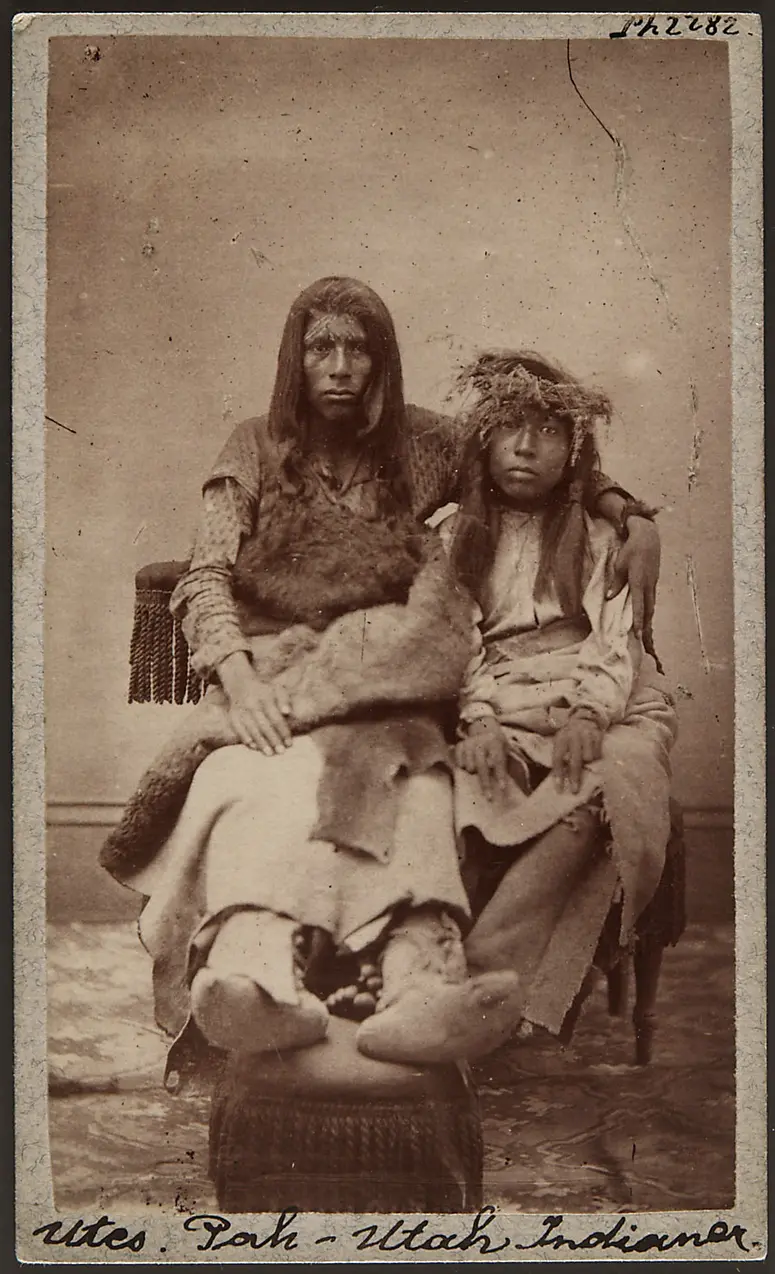 Charles Rosco Savage, Zwei Paiute im Studio