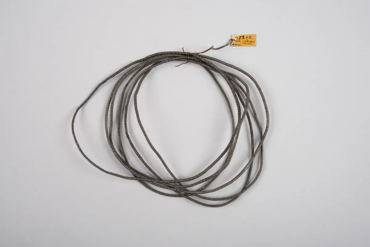 Sechs Armbänder