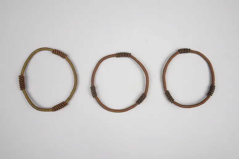 Drei Armbänder