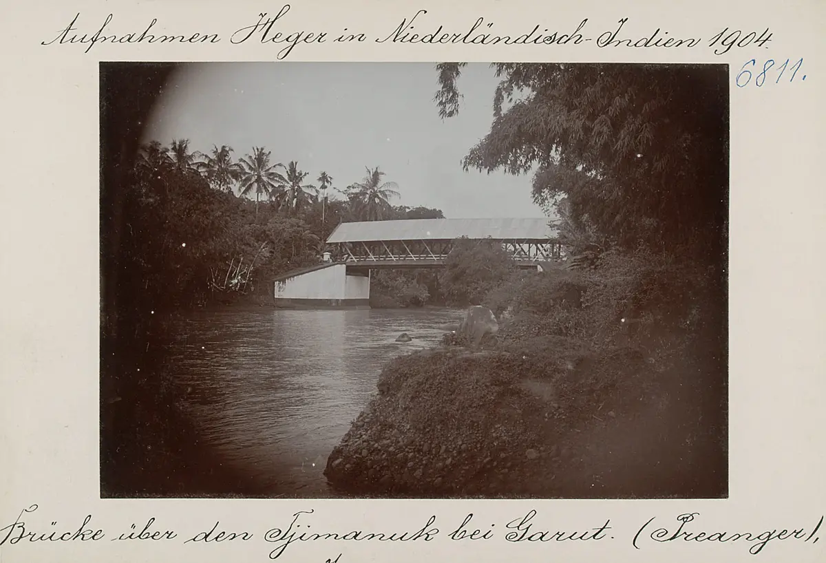 Brücke über den Tjimanuk bei Garut. (Preanger)