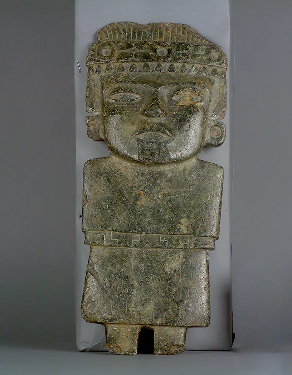 Frauenfigur mit Huipil und Wickelrock