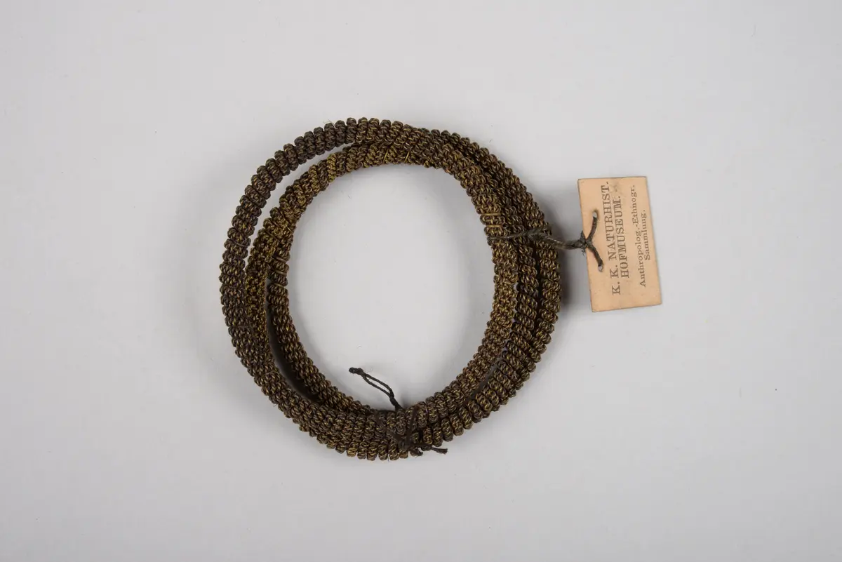 Drei Armbänder (56.377 bis 56.379)