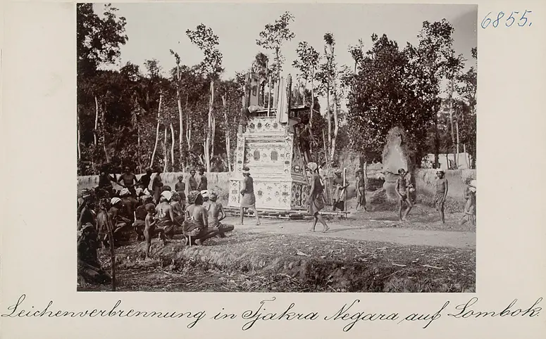 Leichenverbrennung in Tjakra Negara auf Lombok