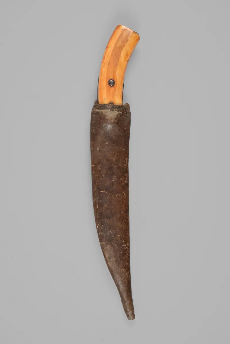 Messer mit Scheide zur Beschneidung (?)