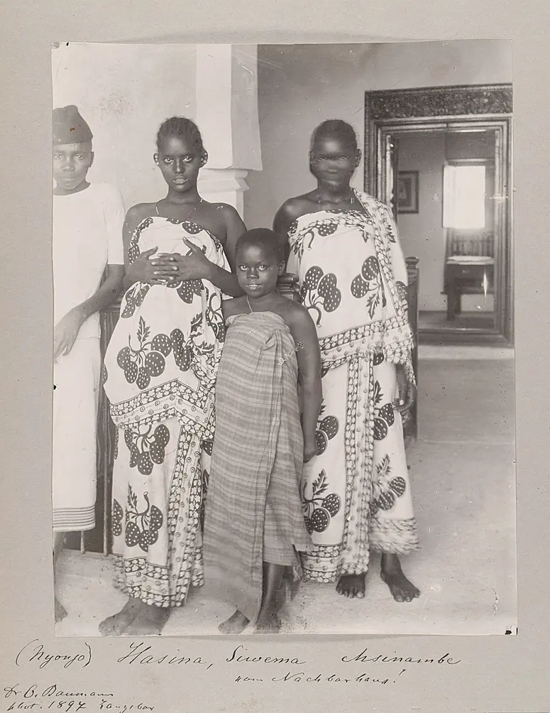 (Nyongo) Hasina, Siwema Msinambe vom Nachbarhaus !
