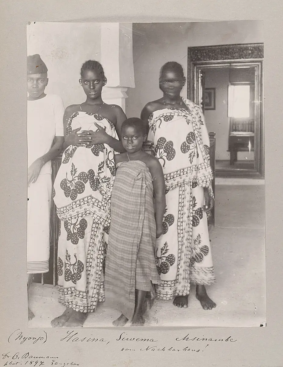 (Nyongo) Hasina, Siwema Msinambe vom Nachbarhaus !