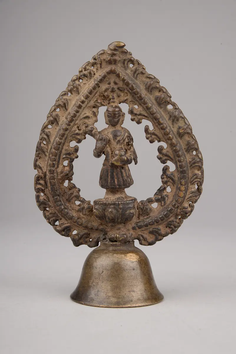Attachment of a ritual begging staff