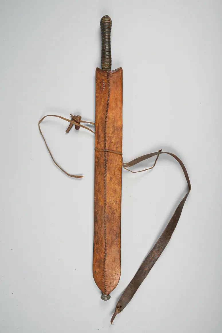 Schwert mit Scheide und Gürtel