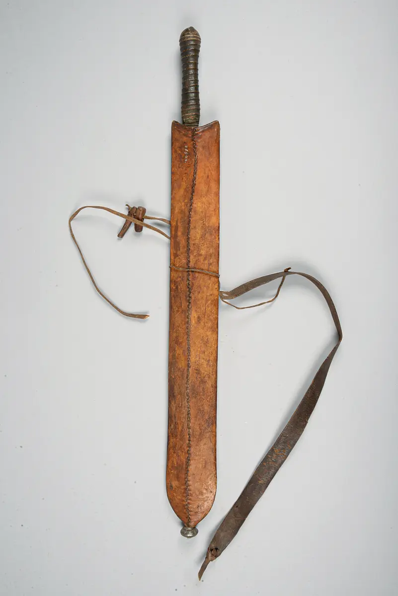 Schwert mit Scheide und Gürtel