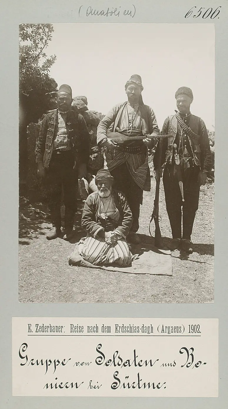 E. Zederbauer: Reise nach dem Erdschias-dagh (Argaeus) 1902. Gruppe von Soldaten und Boniern bei Sürtme