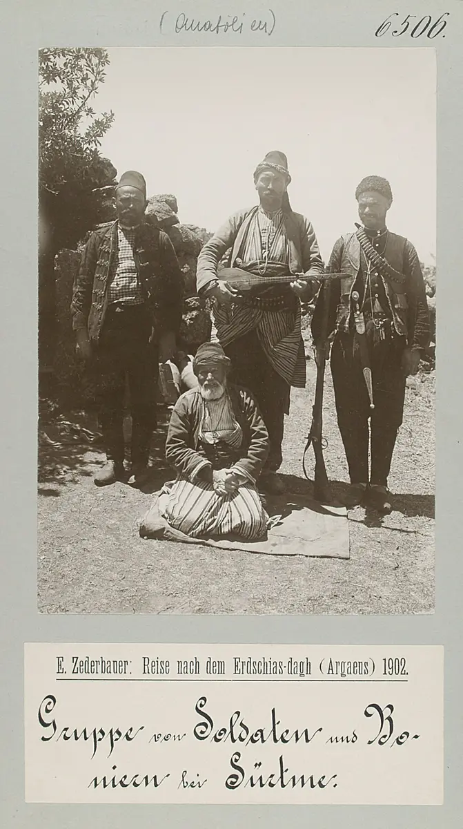 E. Zederbauer: Reise nach dem Erdschias-dagh (Argaeus) 1902. Gruppe von Soldaten und Boniern bei Sürtme