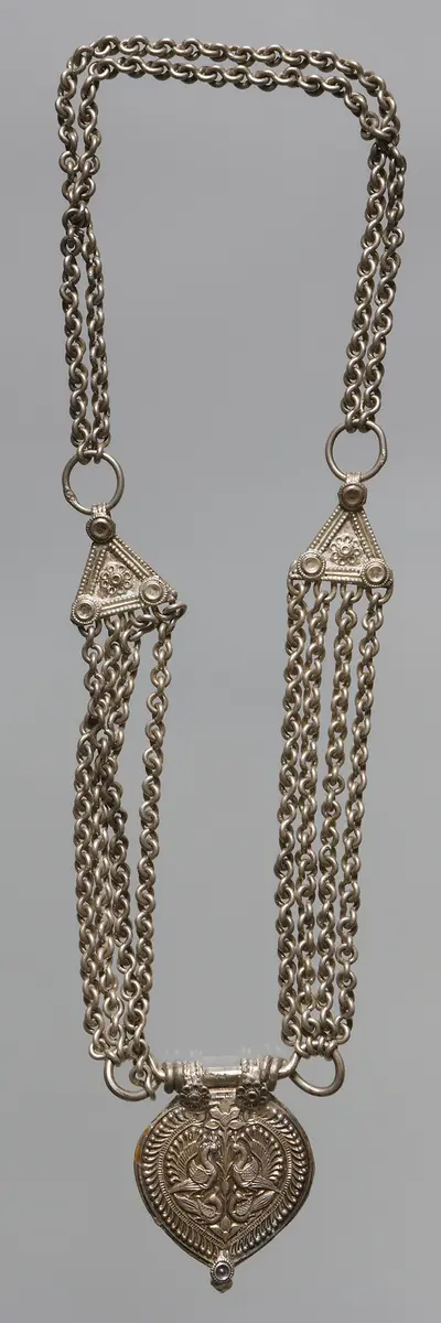 Brustschmuck