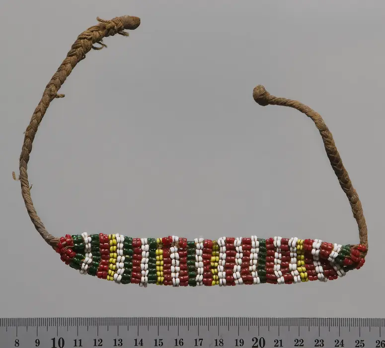 Halsschmuck