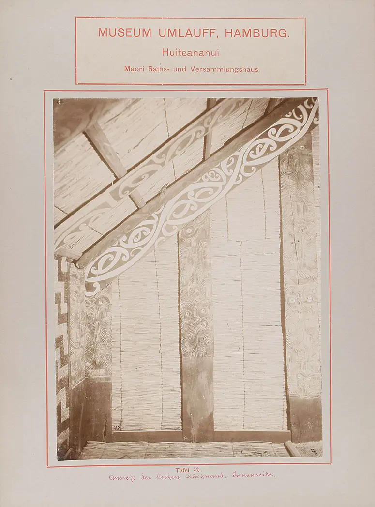 Museum Umlauff, Hamburg. Huiteananui, Maori Raths- und Versammlungshaus: Tafel 22. Ansicht der linken Rückwand, Innenseite