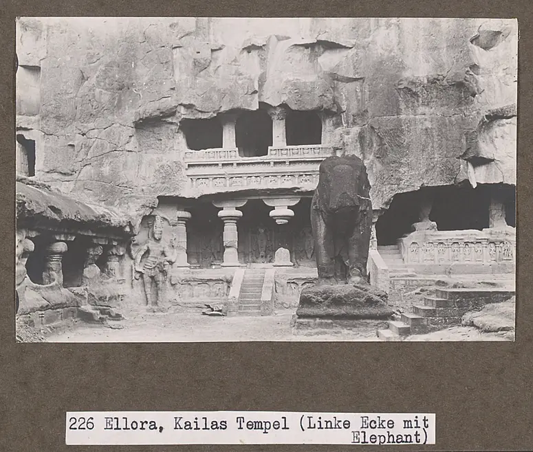 226 Ellora, Kailasa Tempel (Linke Ecke mit Elephant)