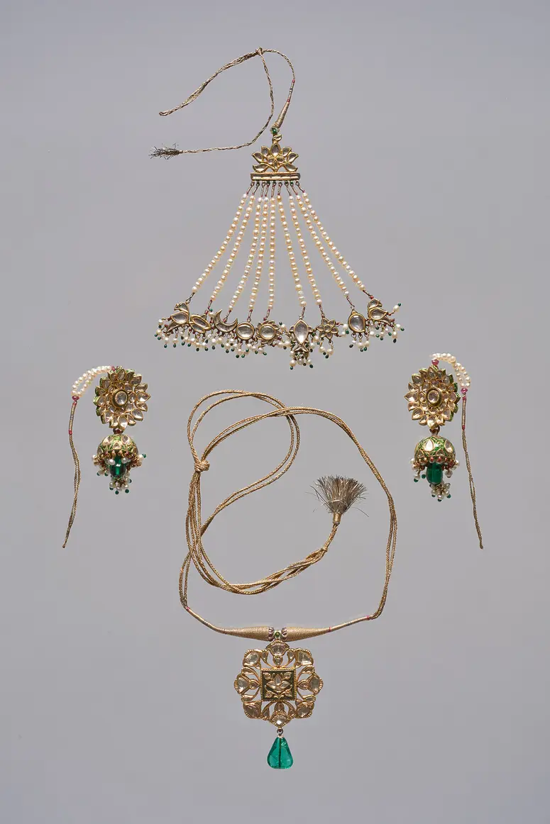 Stirnschmuck