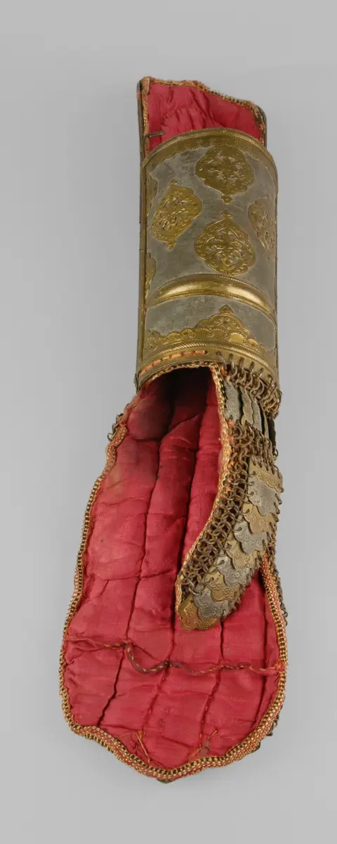 Armschiene und Handschutz, (Rüstung)