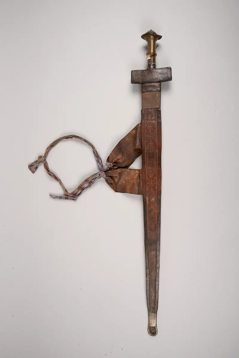 Schwert mit Scheide
