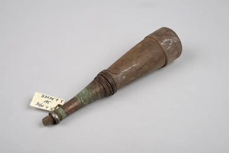 Schnupftabakbehälter mit Deckel