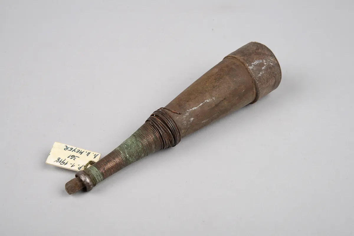 Schnupftabakbehälter mit Deckel