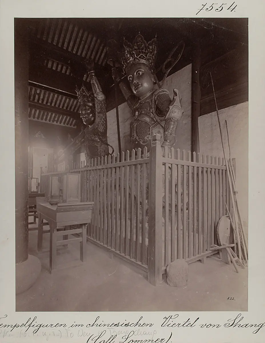 Shanghai: Tempelfiguren im chinesischen Viertel; Himmelskönige To Wen u. Tseng Chang