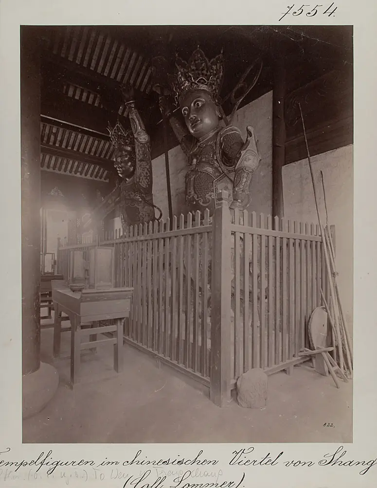 Shanghai: Tempelfiguren im chinesischen Viertel; Himmelskönige To Wen u. Tseng Chang