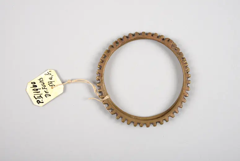 Zwei Armbänder