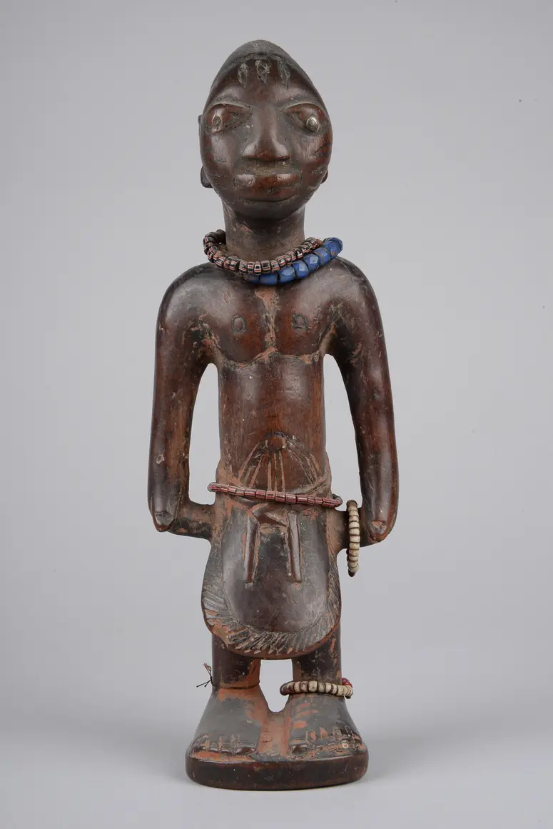 Männliche Ibeji Drillingsfigur