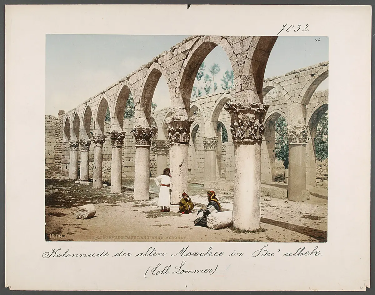 Ba´albek: Kolonnade der alten Moschee