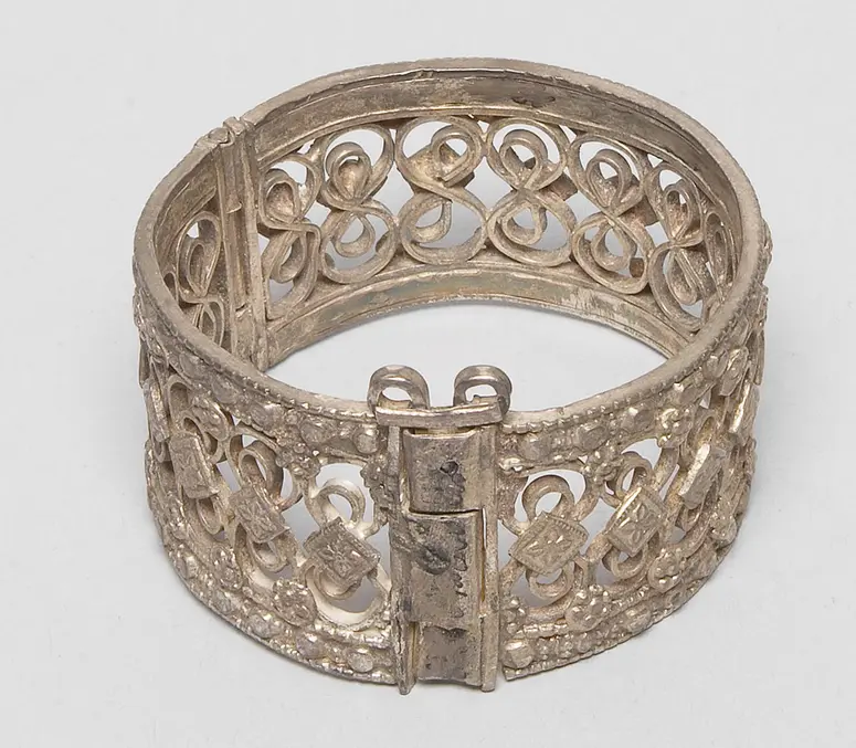 Armschmuck
