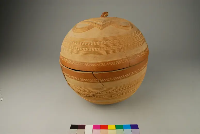 Schüssel mit Deckel