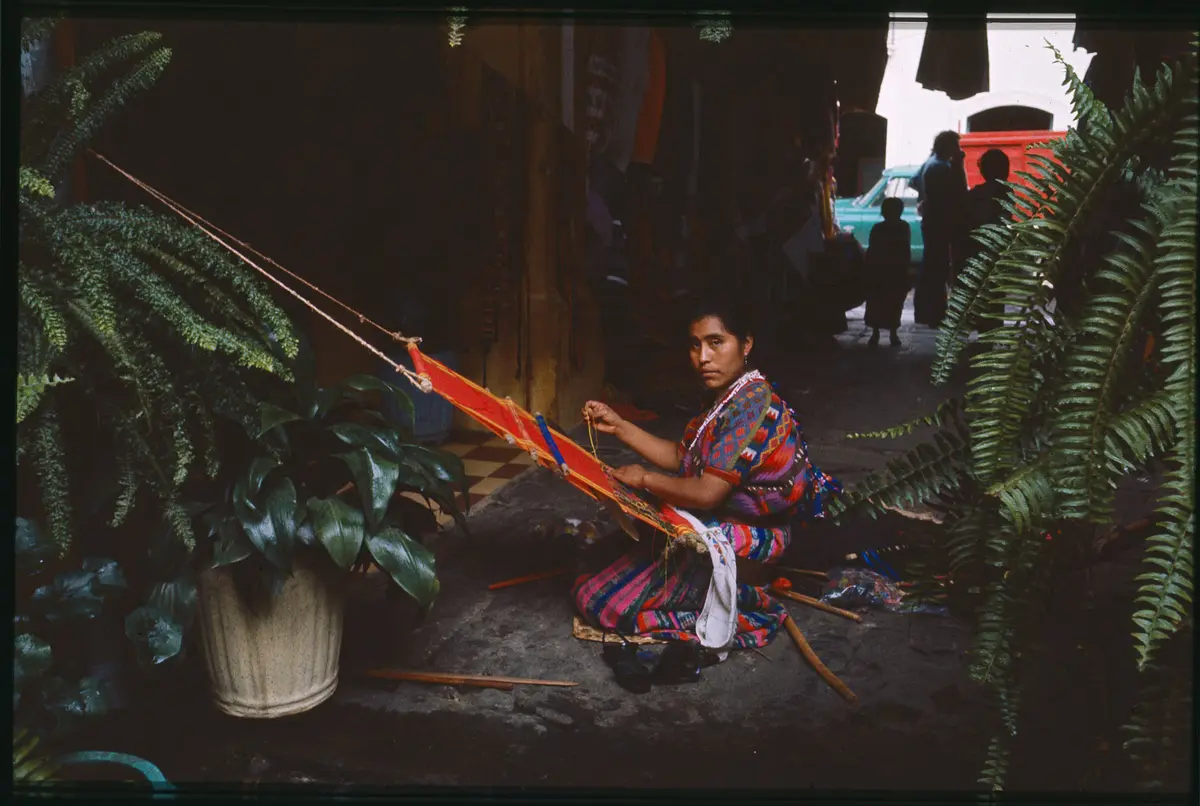 Weberin am Hüftwebgerät, Guatemala-Stadt
