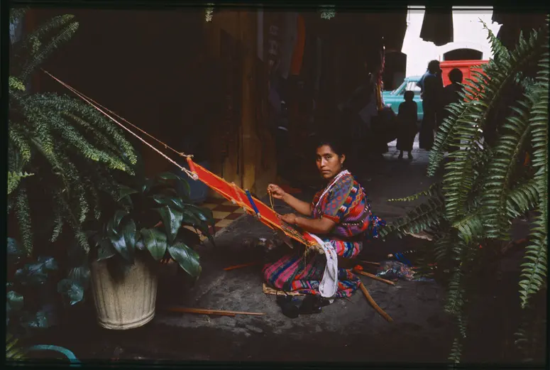 Weberin am Hüftwebgerät, Guatemala-Stadt