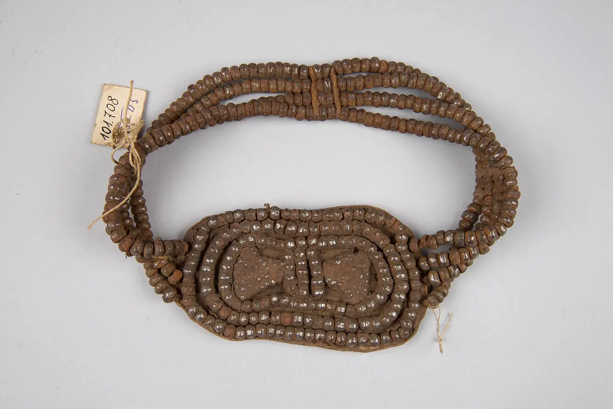 Stirnschmuck