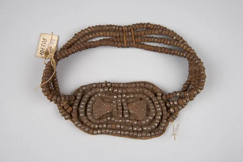 Stirnschmuck