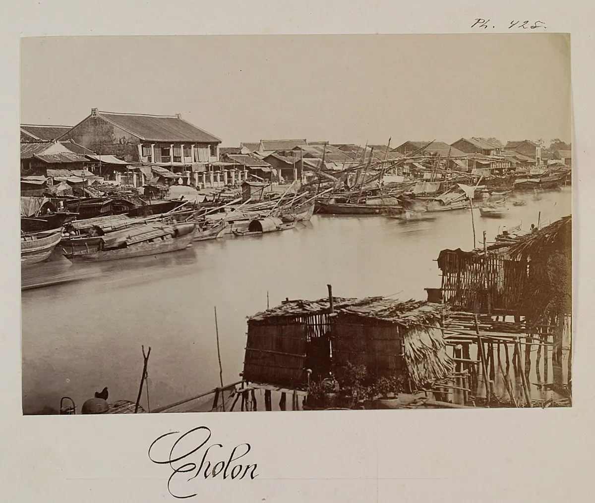 Cholon; vor Anker liegende Boote