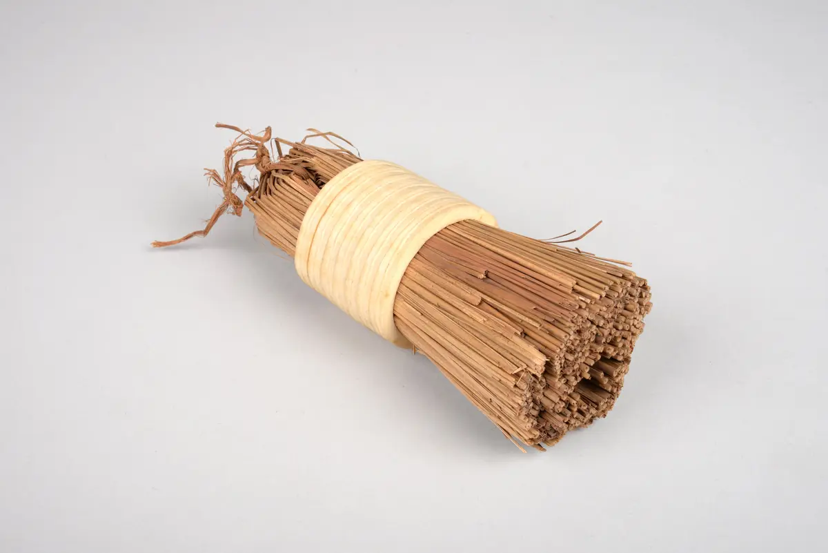 Armbänder auf Strohbündel (75.462 bis 75.468)