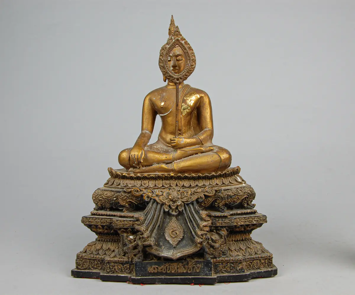 Buddha Pang Phratan Tham