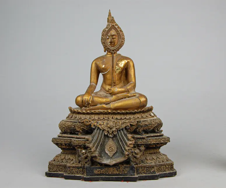 Buddha Pang Phratan Tham