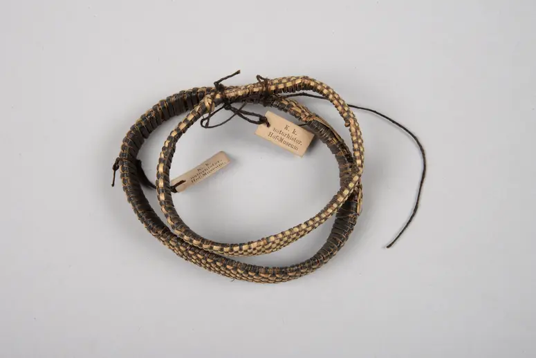 Zwei Armbänder für Frauen (49.714 bis 49.715)