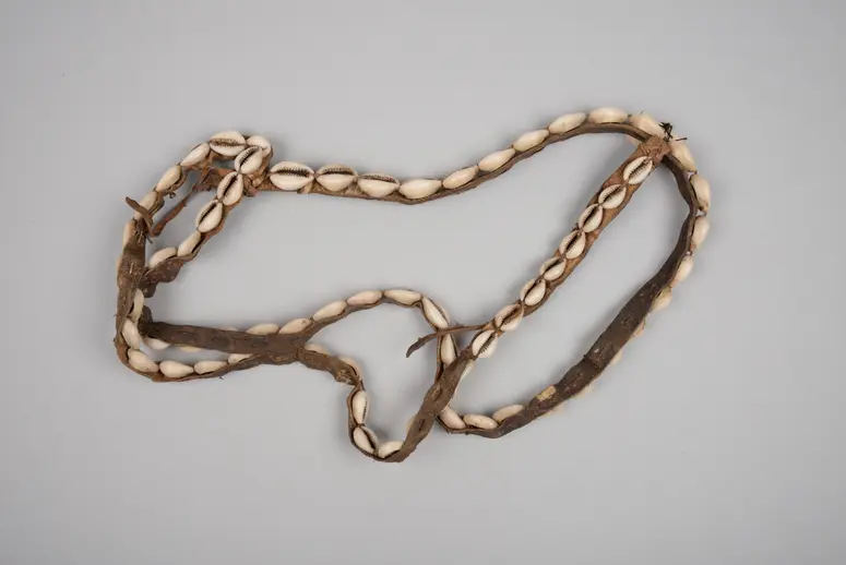 Oberkörperschmuck