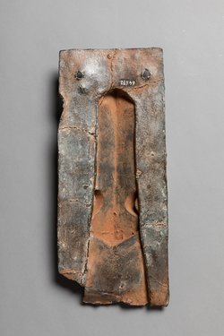 Reliefplatte: Krokodilskopf