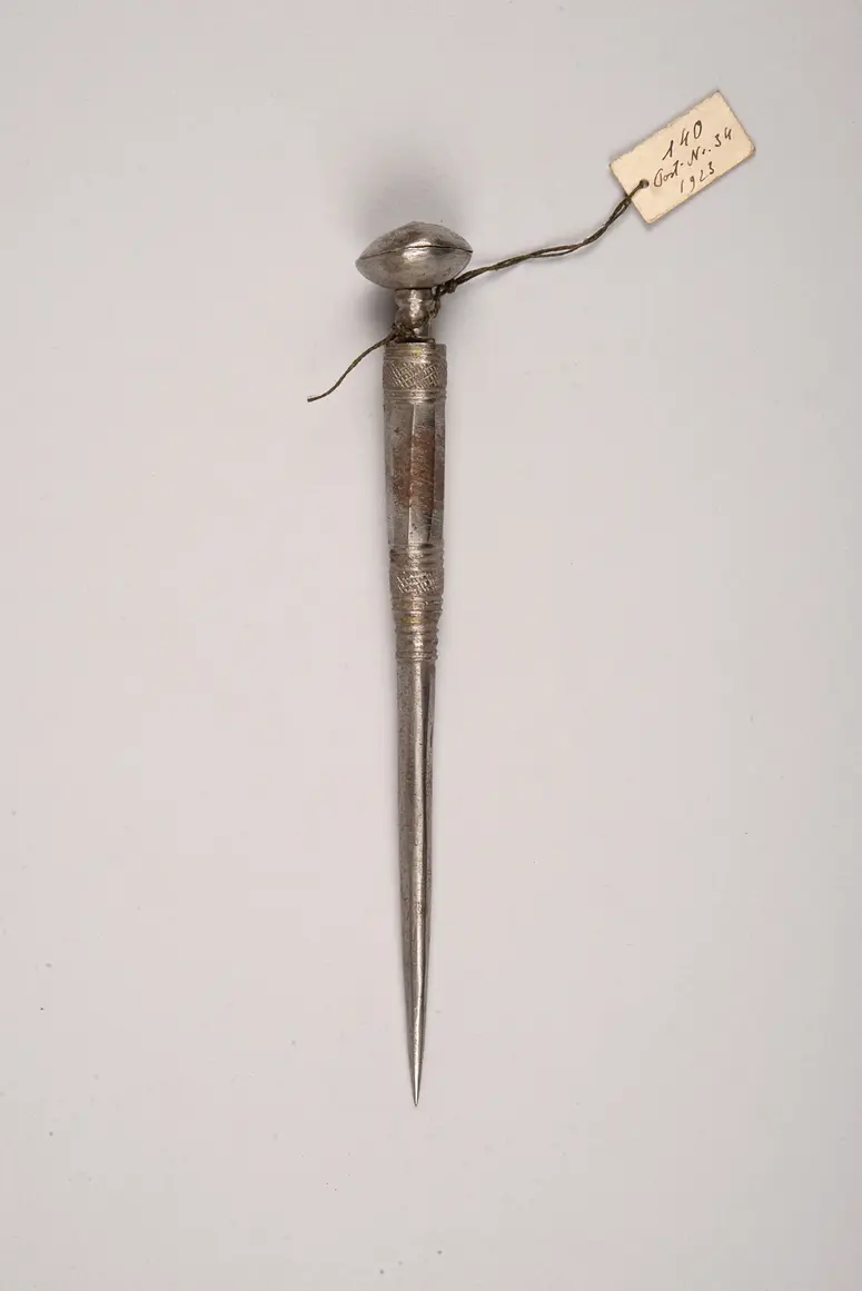 Dolchnadel