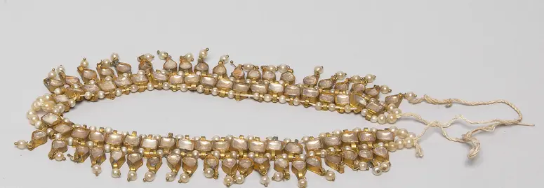 Stirnschmuck
