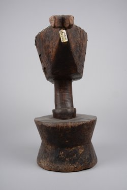Figur eines Vogelkopfes